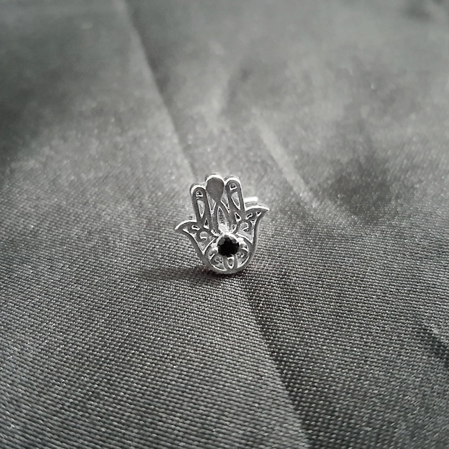 Mythischer Hand-Statement-Nasenstecker aus Silber