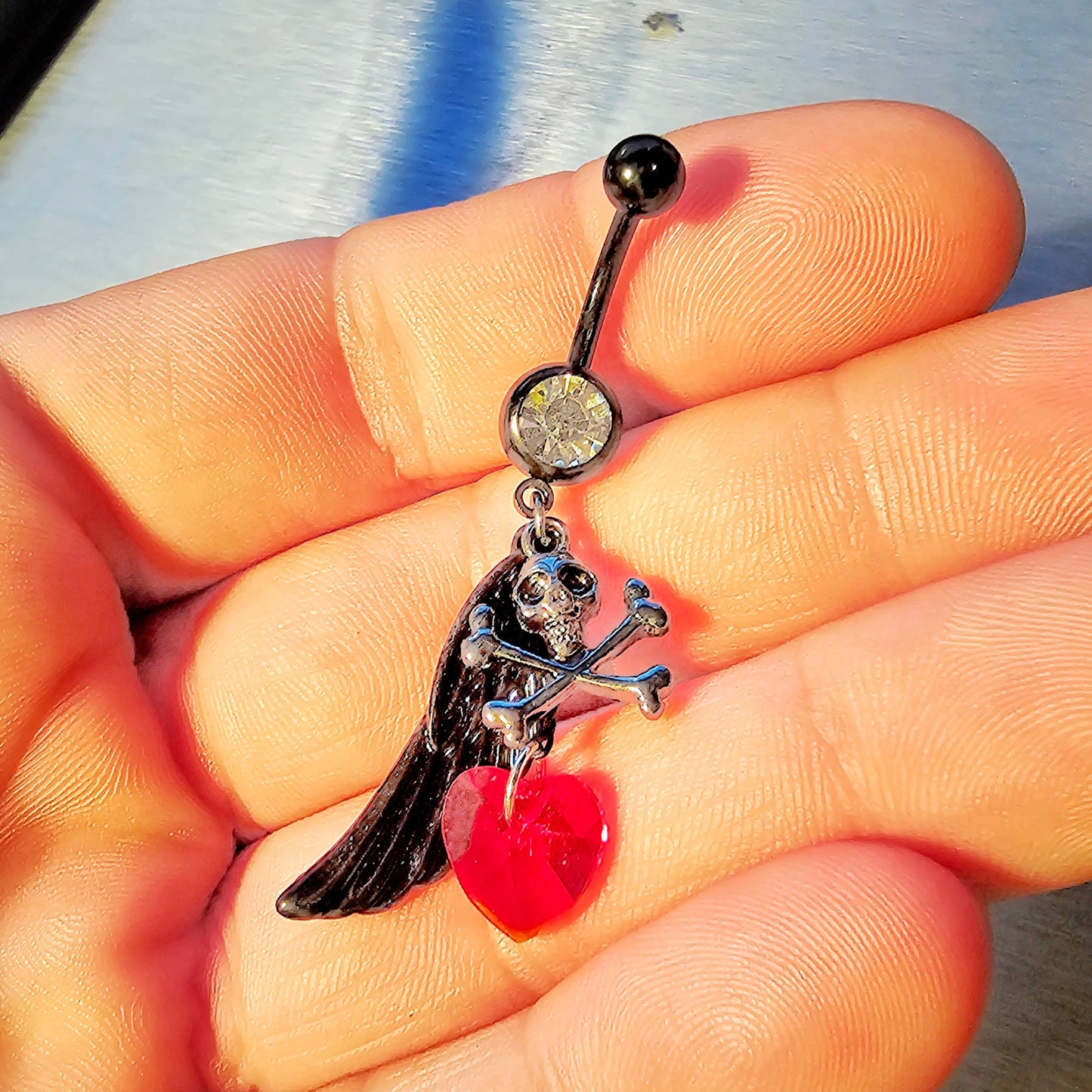 Bauchnabelpiercing mit Totenkopf, Herz und Flügel, 14 g, Schwarz