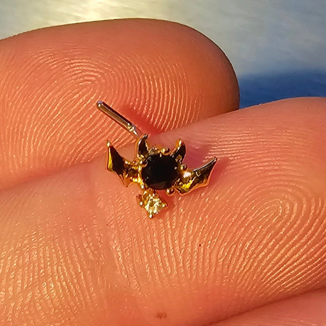 Statement Nasenstecker in L-Form mit Fledermaus-Motiv