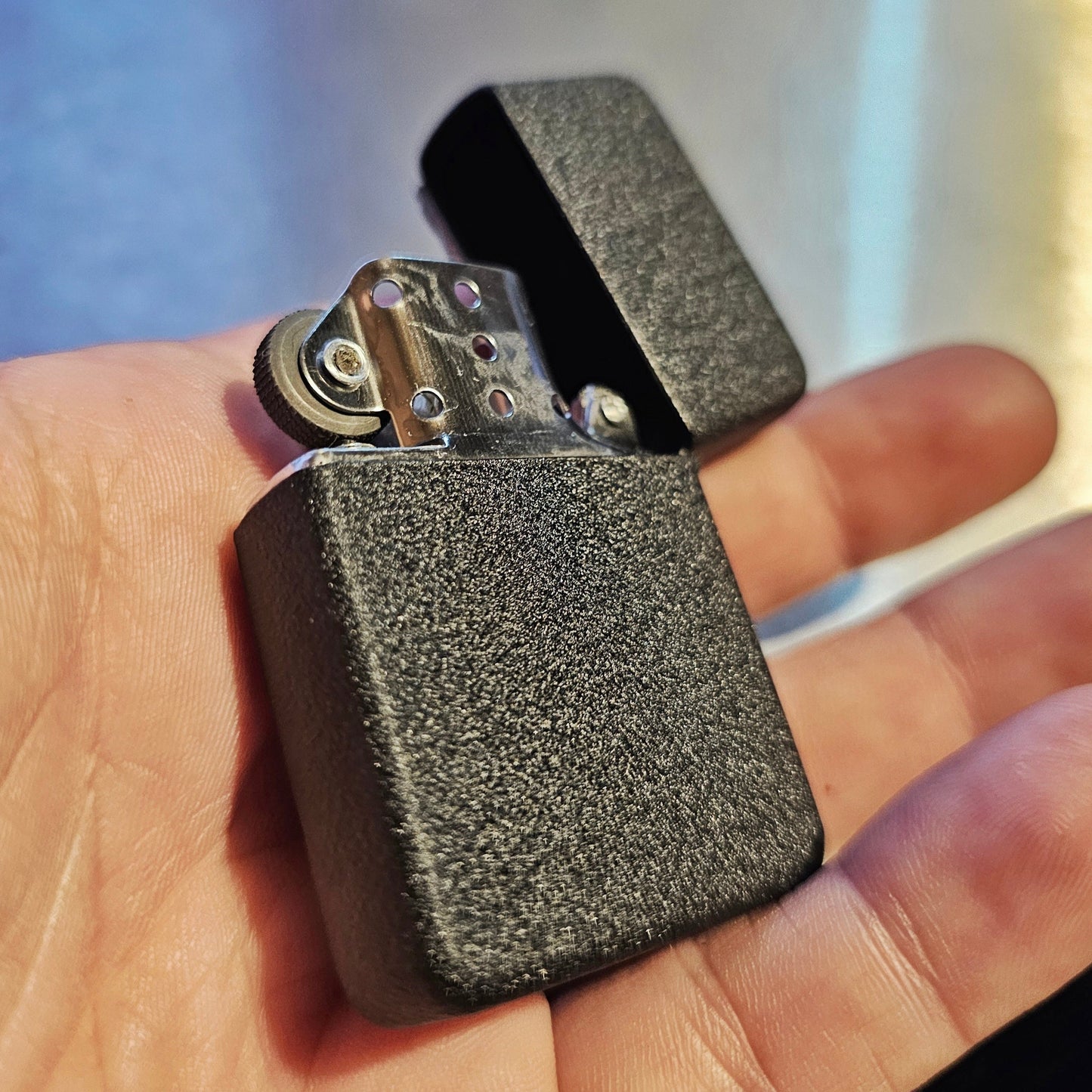 Black Crackle Golden Plated Skulls And Roses Flip Lighter