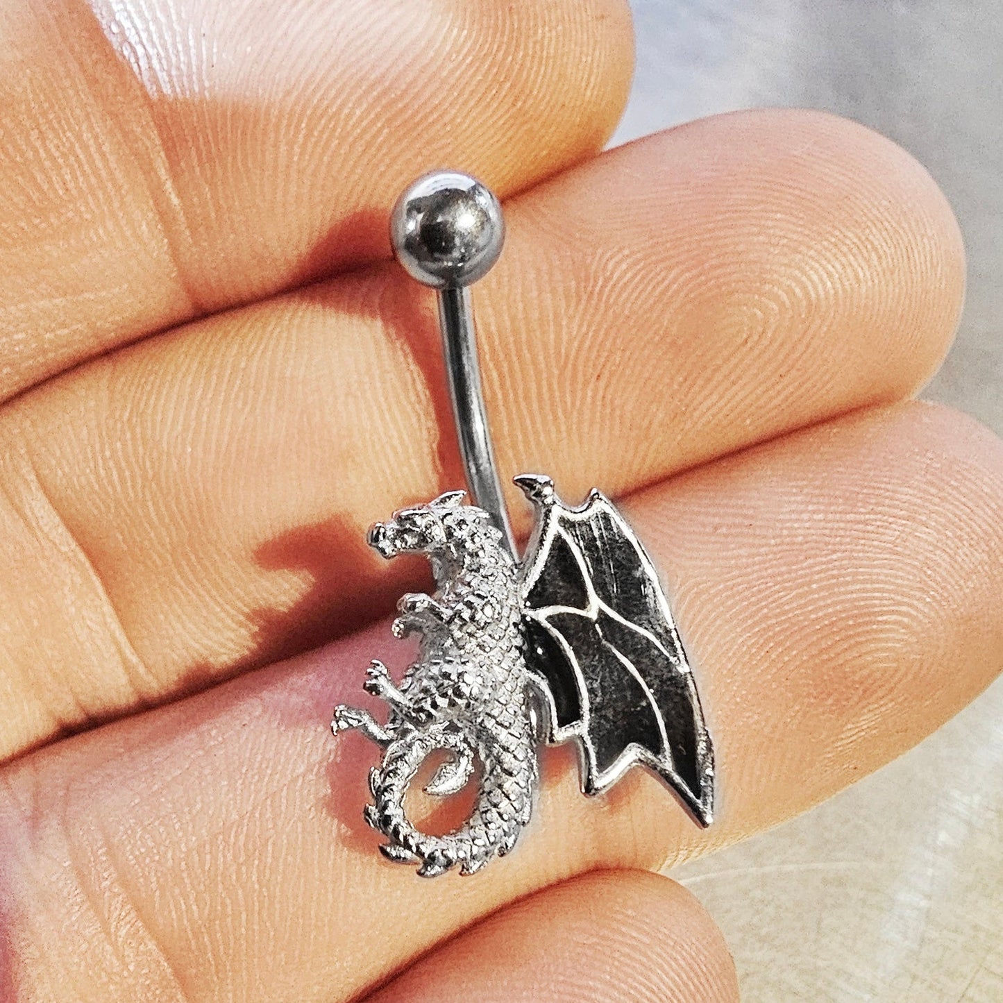 Bauchnabelpiercings aus Edelstahl mit mythischem Drachen