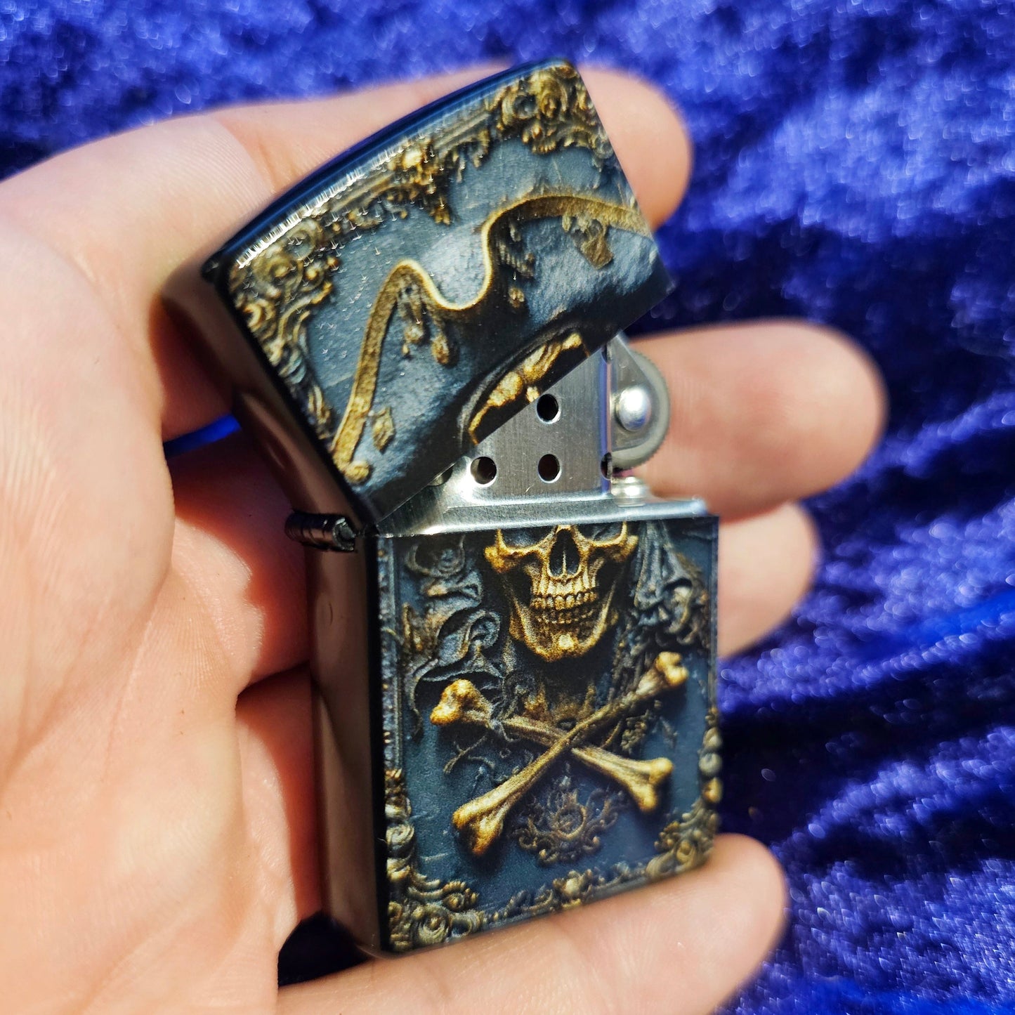 Pirate Skull & Crossbones Black Flip Lighter
