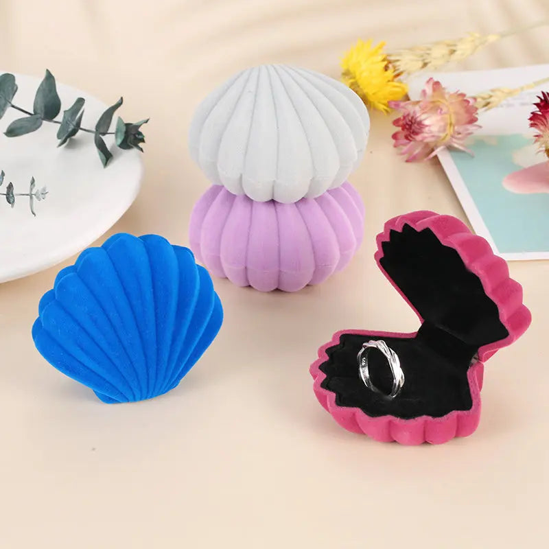 Coffret à bagues en velours avec coquillage
