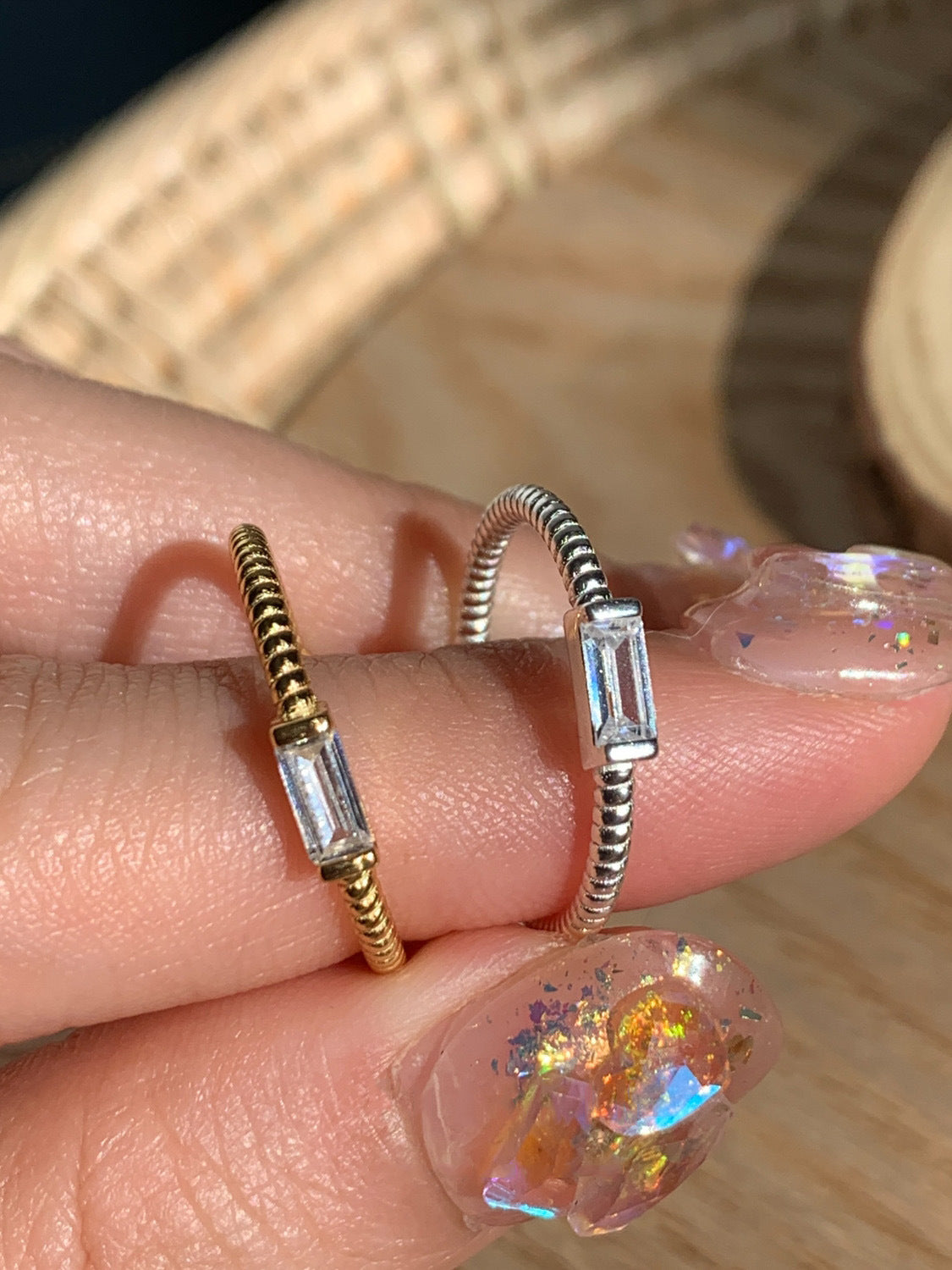 Rechteckiger Sterlingsilber-Ring mit polierter Zirkonia-Einlage