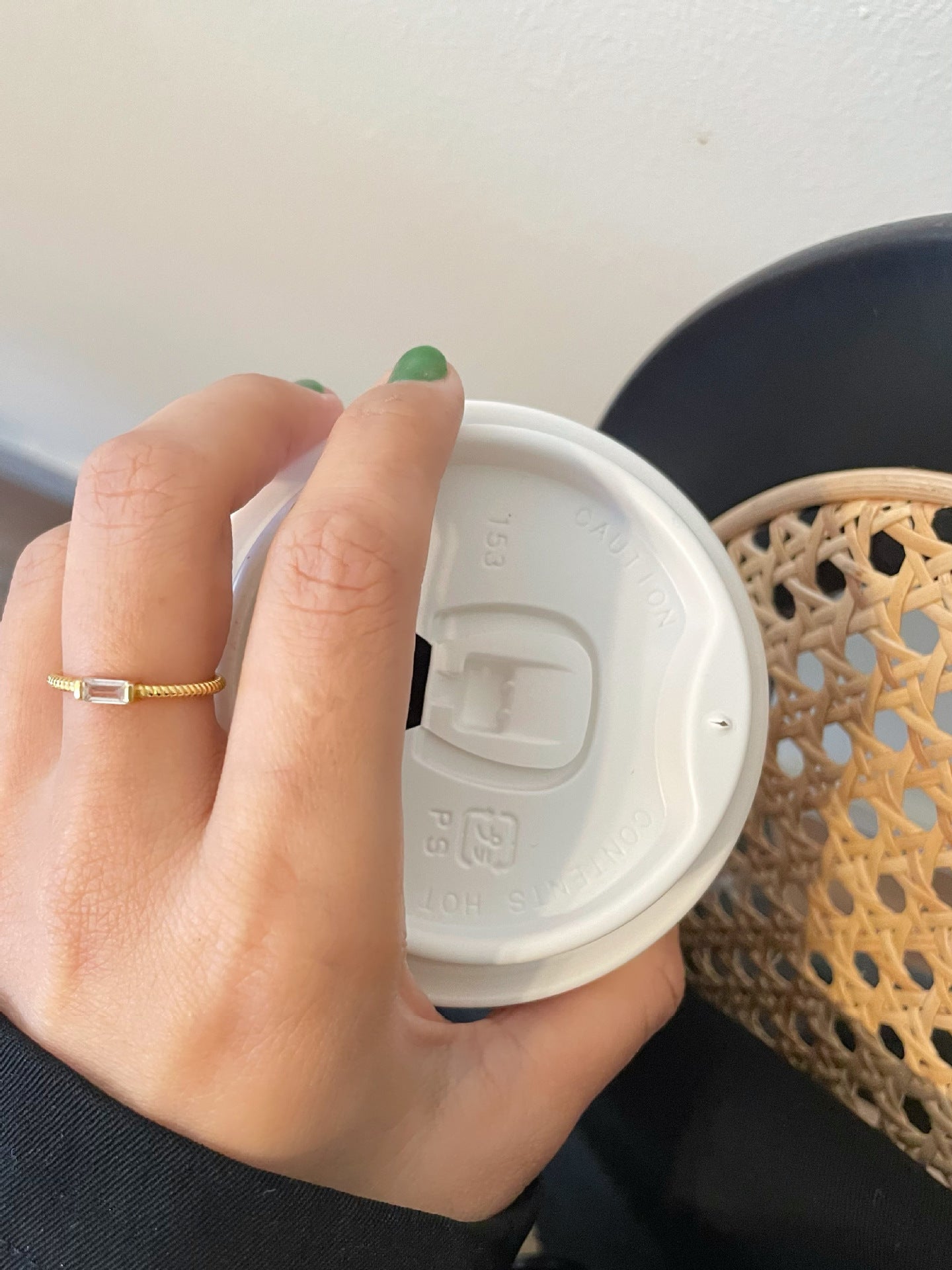 Rechteckiger Sterlingsilber-Ring mit polierter Zirkonia-Einlage