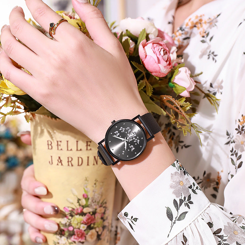 Montre à quartz décontractée pour femme avec boucle de couleur unie et papillon