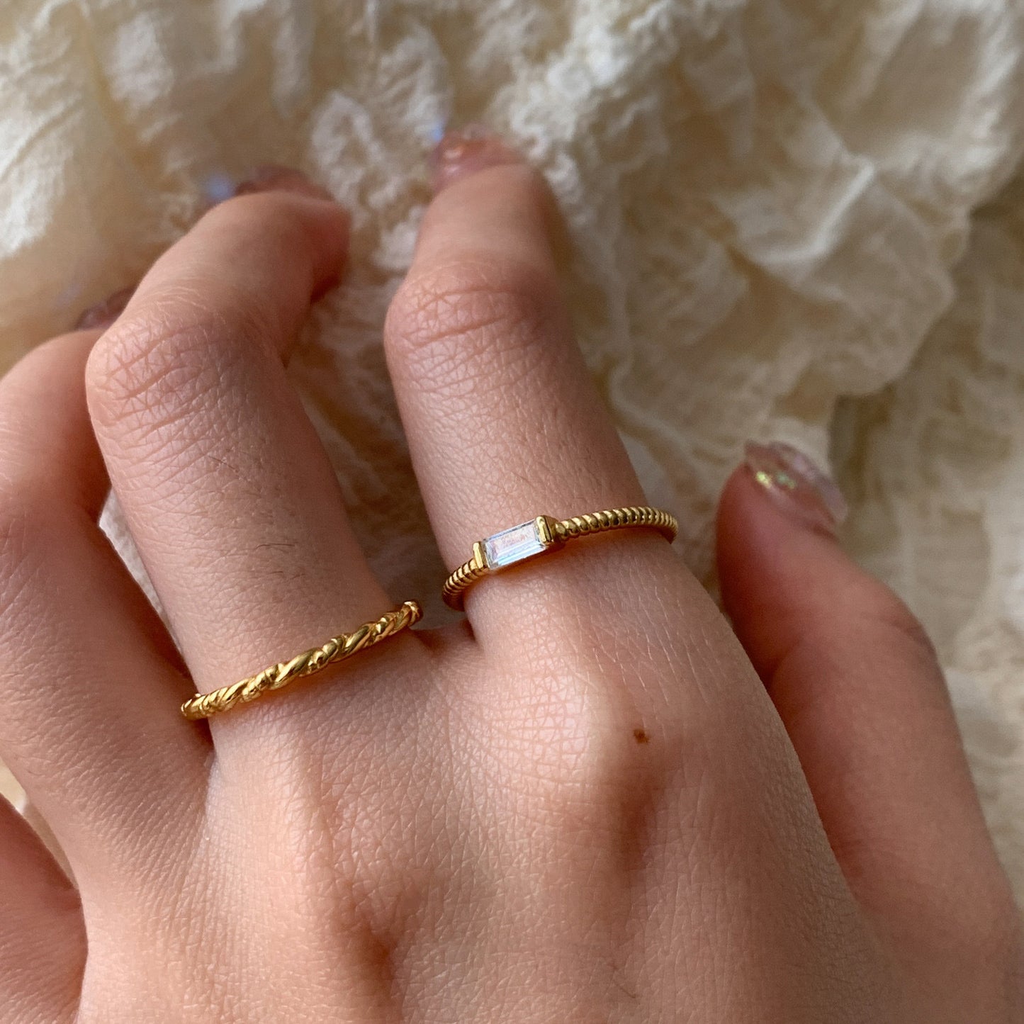 Rechteckiger Sterlingsilber-Ring mit polierter Zirkonia-Einlage