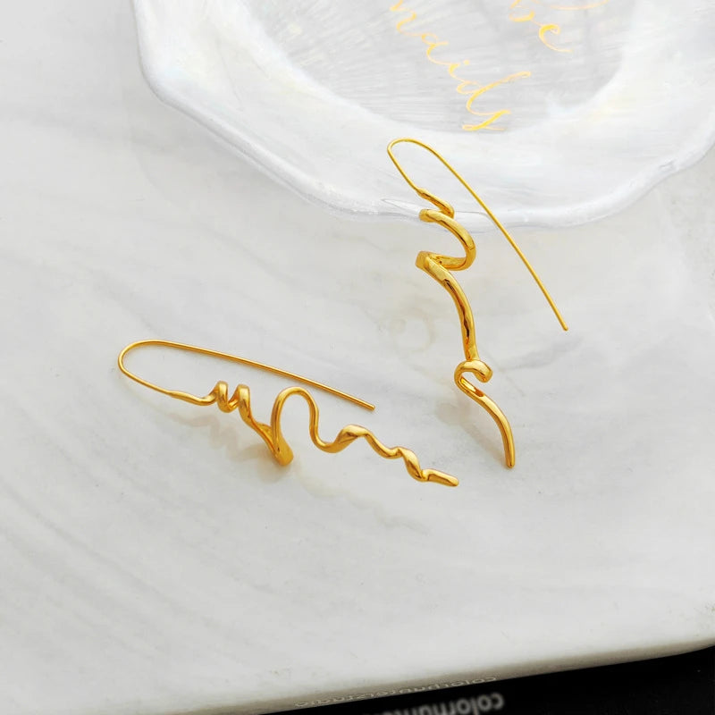 Boucles d'oreilles au design abstrait en trois dimensions