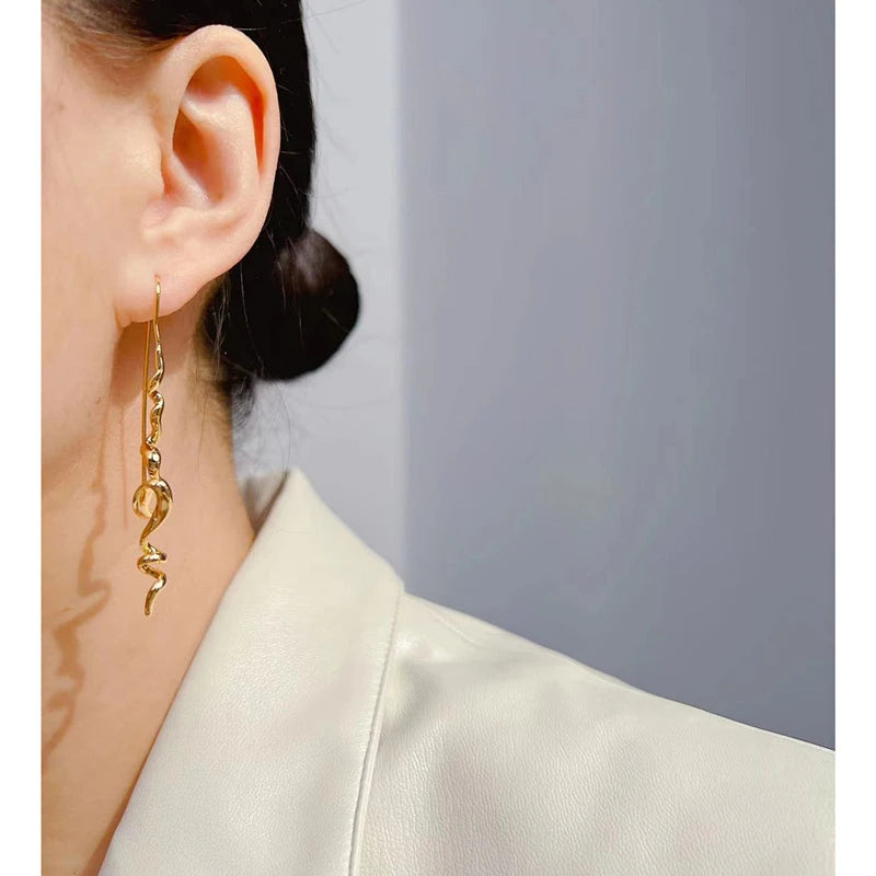 Boucles d'oreilles au design abstrait en trois dimensions