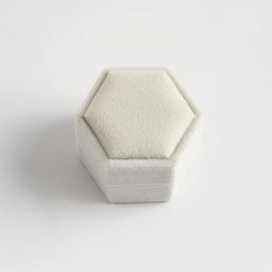 Coffret à bagues hexagonal classique en velours de style simple