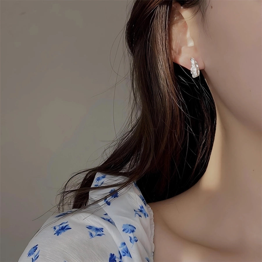 Clous d'oreilles irréguliers en argent sterling plaqué or 18 carats avec zircons