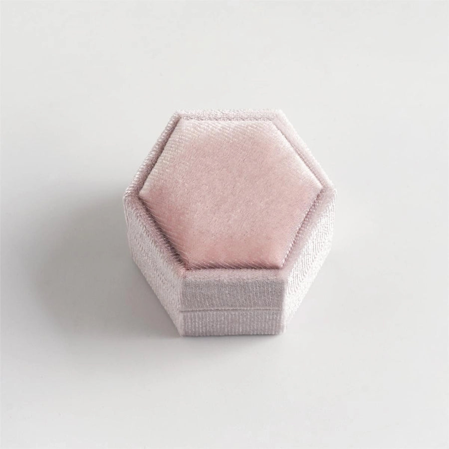 Coffret à bagues hexagonal classique en velours de style simple