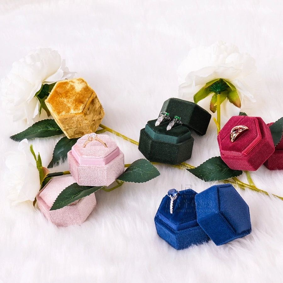 Coffret à bagues hexagonal classique en velours de style simple