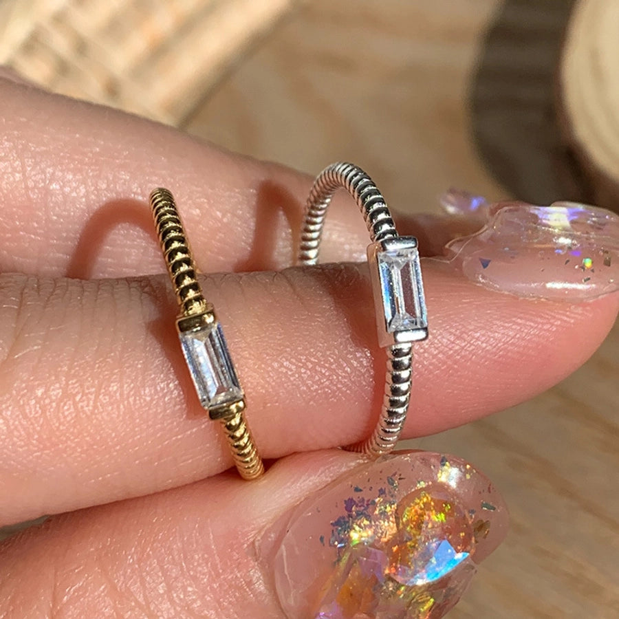 Rechteckiger Sterlingsilber-Ring mit polierter Zirkonia-Einlage