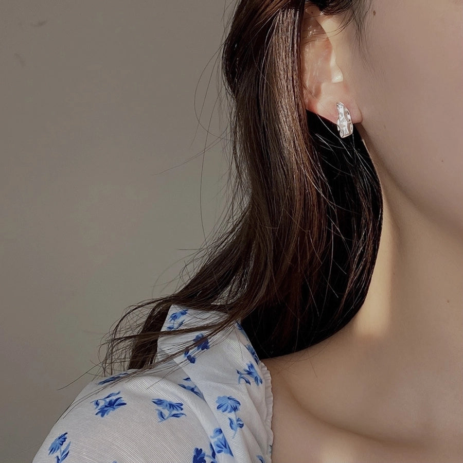 Clous d'oreilles irréguliers en argent sterling plaqué or 18 carats avec zircons
