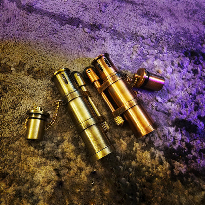 Briquet à essence style tranchée en bronze et cuivre Tanker