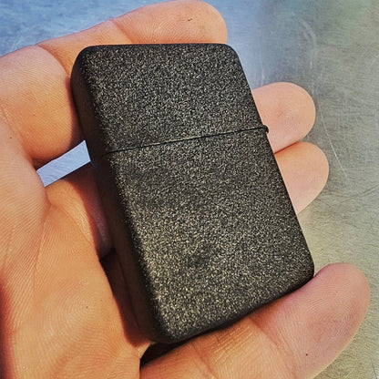 Schwarzes Crackle-Wolf-beschichtetes Feuerzeug