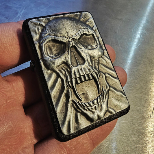 Schwarzes Crackle-Totenkopf-Feuerzeug