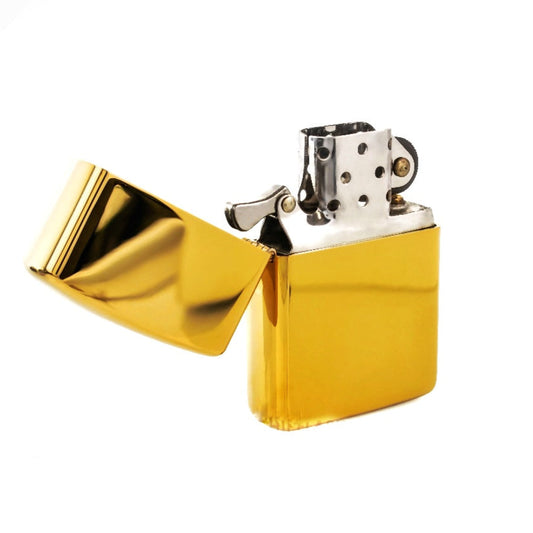 Goldenes schlichtes Klappfeuerzeug