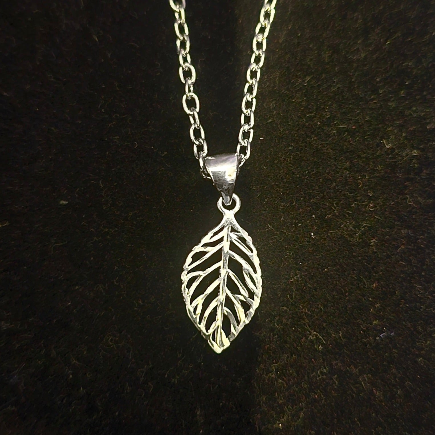 Minimalist Leaf Pendant Necklace 925 Sterling Silver - Pretty Savage Jewellery