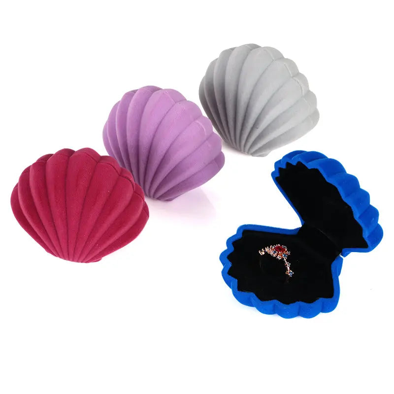 Clam Shell Velvet Ring Box