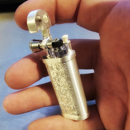 Briquet à essence nostalgique allemand blanc nacré
